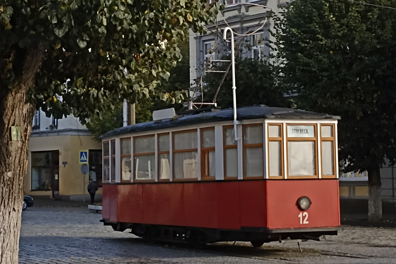 Старый трамвай в городе